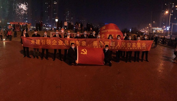 “黨建引領(lǐng)企業(yè)品牌形象，服務(wù)霍邱人民安家置業(yè)”霍邱項目黨支部開展春節(jié)送春聯(lián)禮包活動